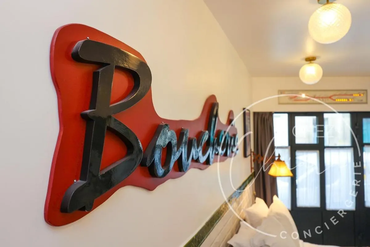 Paris Retro Bistro Escape Authentic & Cozy 아파트